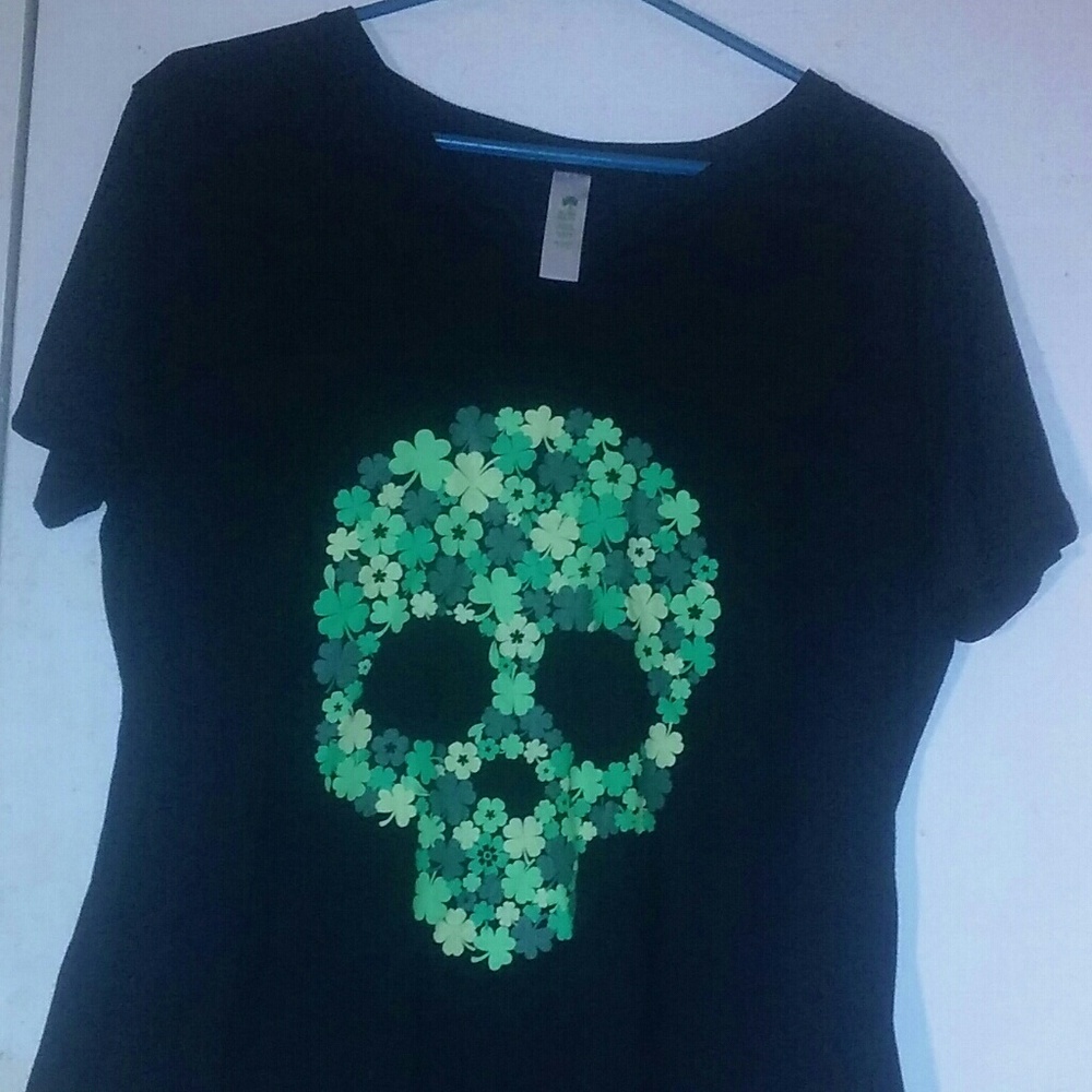 Black with Green Clovers Skull T-Shirt